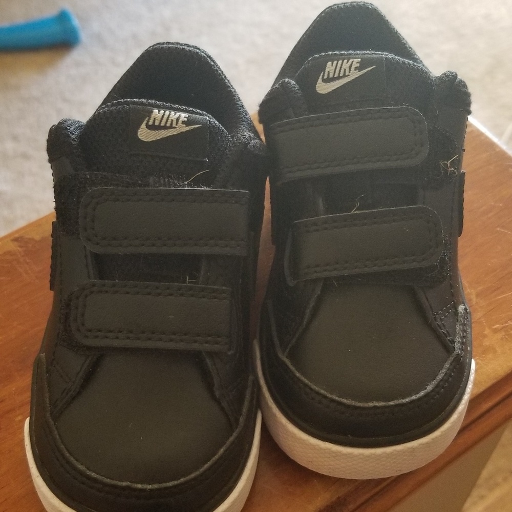NWOT Black Nikes